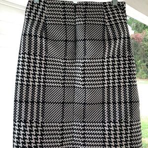 White House Black Market houndstooth lined  straight skirt size 0
